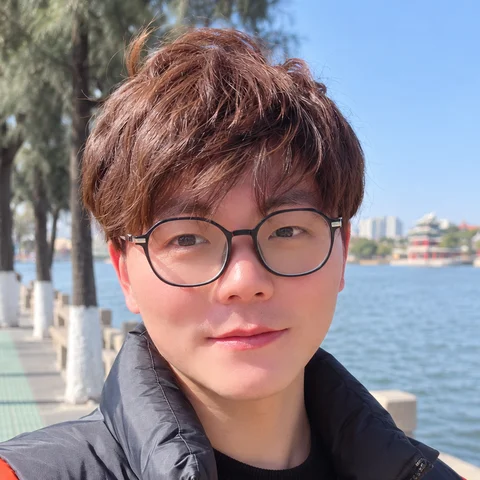 BaiLu by the lake in Xiamen
